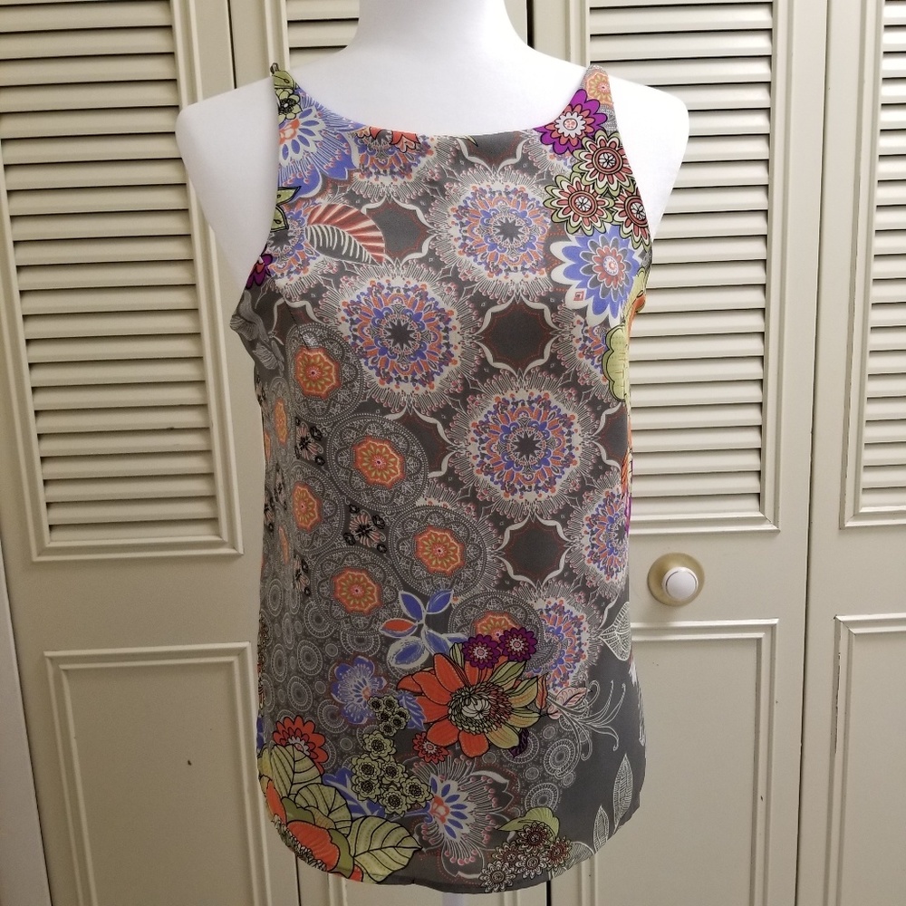 ladies small floral sleeveless Everly gray top